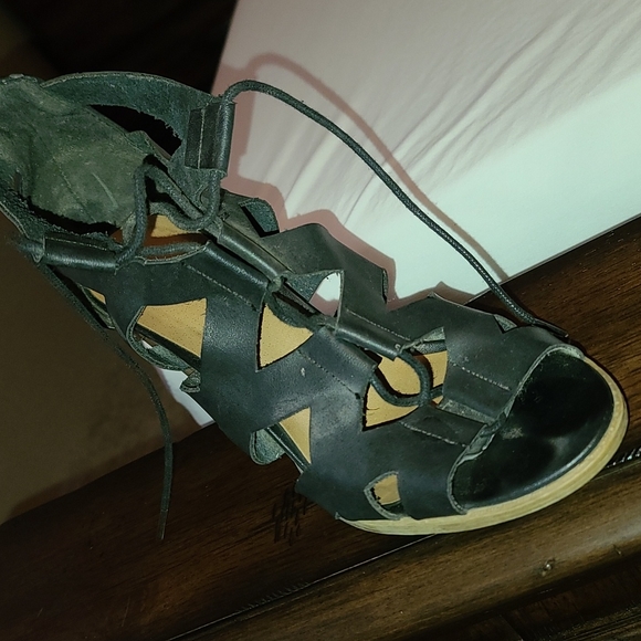 Heels - Picture 2 of 3